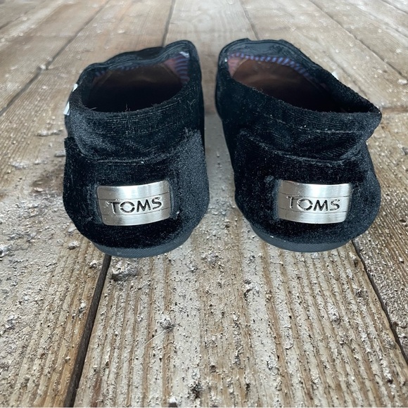 TOMS Black Velvet Skull Slip-On Flats 8.5 Limited Edition Goth Chic - Picture 8 of 11